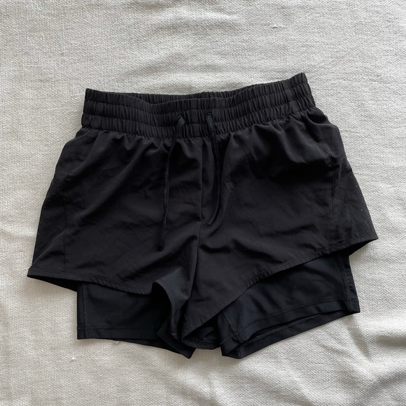 H&M SPORT athletic shorts - never worn ❤️‍🔥 - Picture 1 of 3